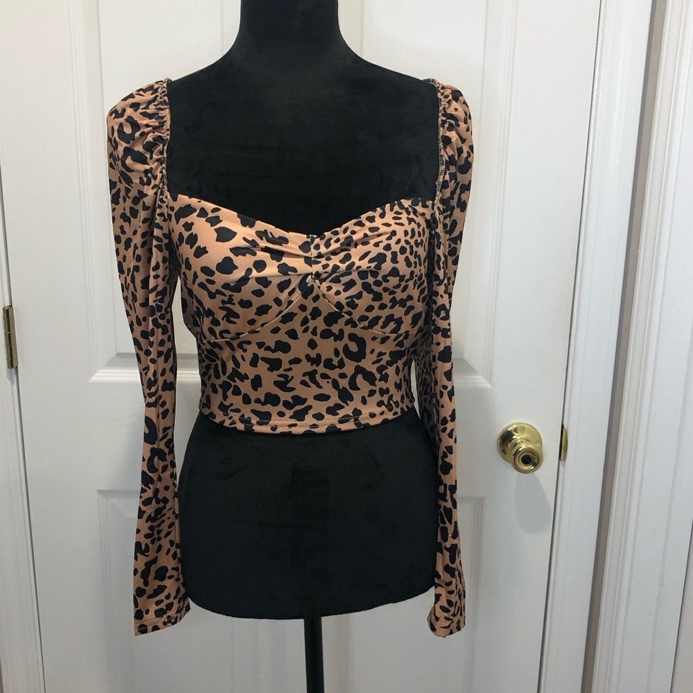 NWOT Leopard print long sleeve crop top size small
